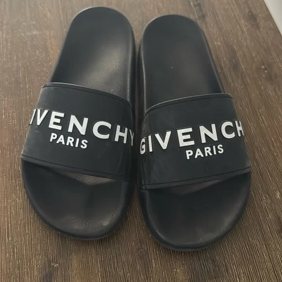 Authentic givenchy - Picture 1 of 6